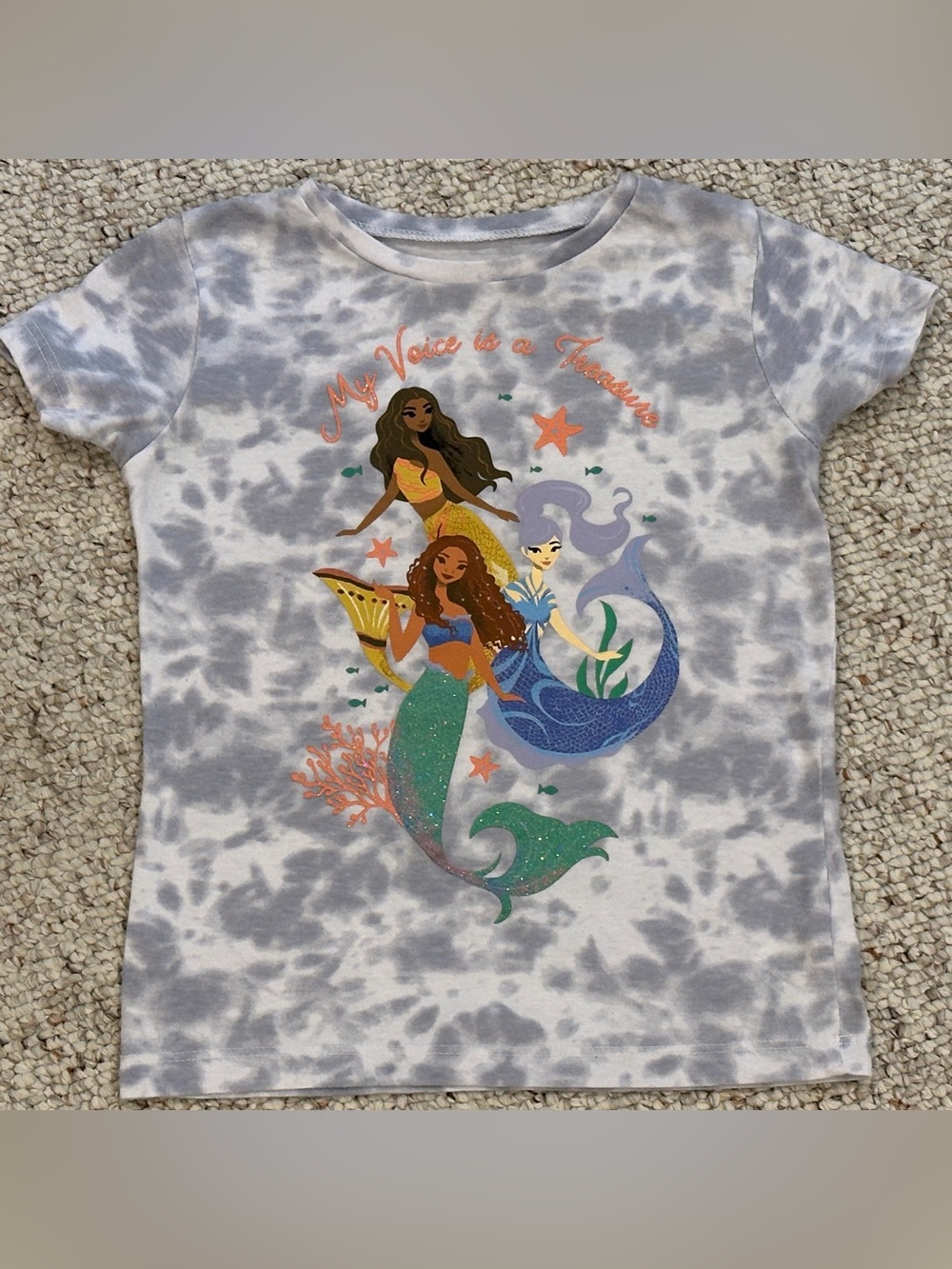 Bundle of 4 T-shirts for girls in size 5T. (GAP, Cat & Jack, Disney, & Carter’s) - Picture 10 of 15